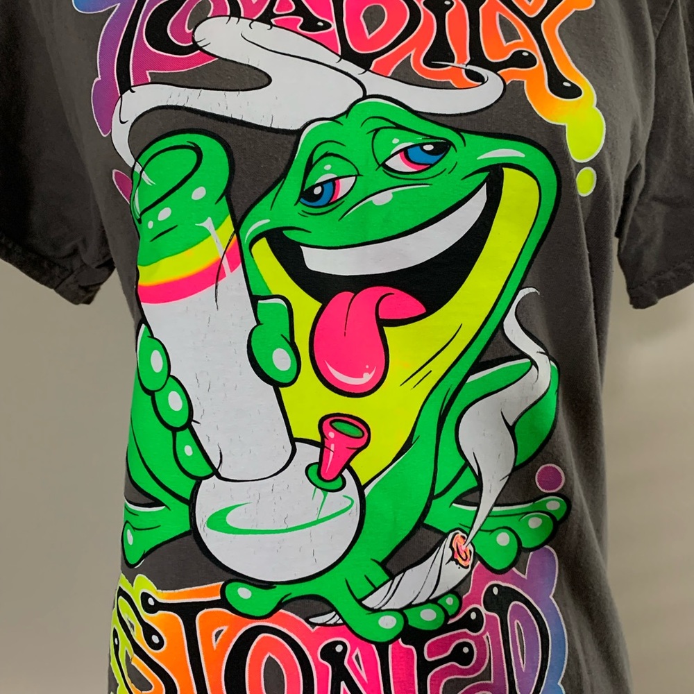 Frog shirt size small - Picture 2 of 3